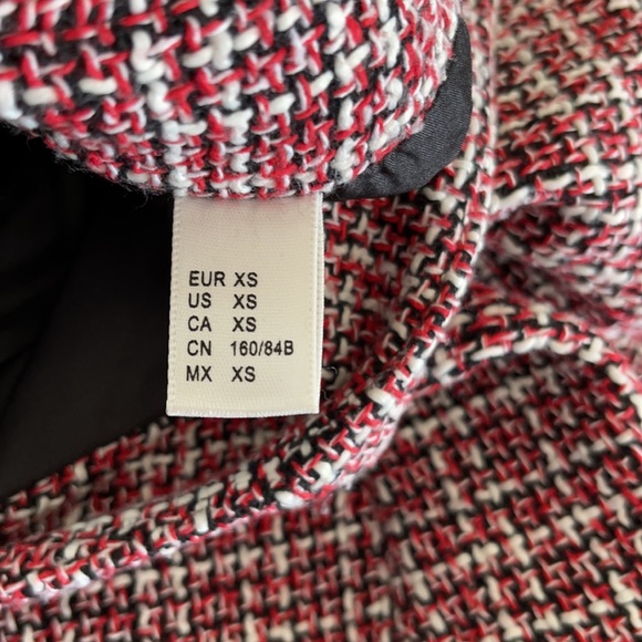 Skirt. Size XS. Color white red and black - Picture 10 of 10